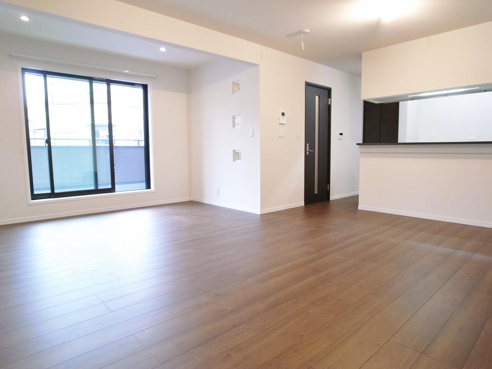 Same specifications photos (living). Itopia Home Building Construction example