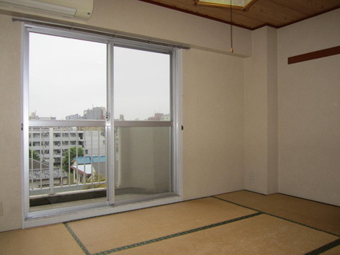 Living and room. 6 Pledge Japanese-style room / Air conditioning