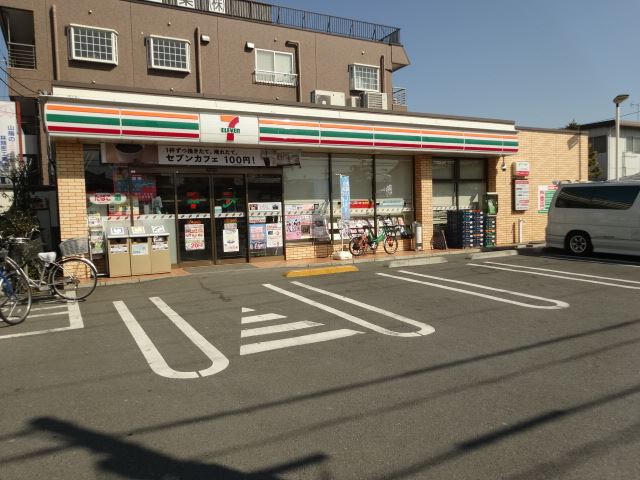 Convenience store. 470m to Seven-Eleven (convenience store)