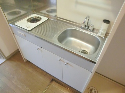 Kitchen. 1 lot gas stoves kitchen.