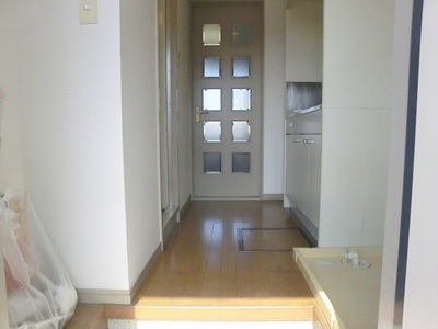 Other room space. This approach from the entrance.