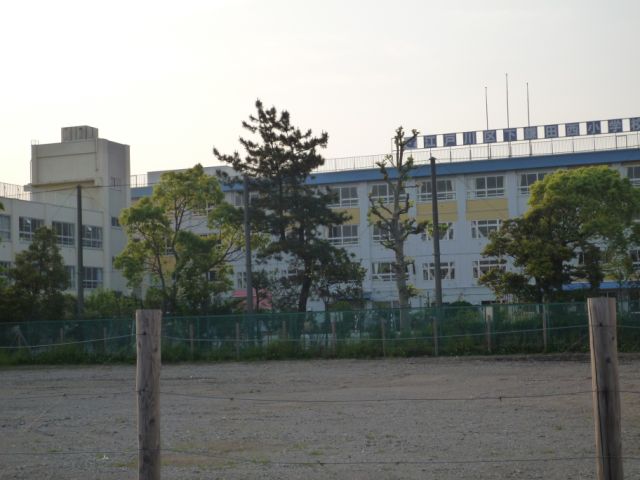 Primary school. Municipal Shimokamada Nishi Elementary School until the (elementary school) 690m
