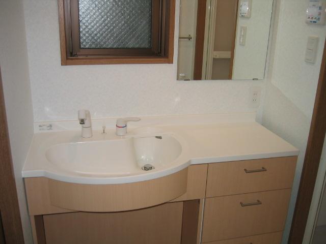 Washroom. Shampoo dresser