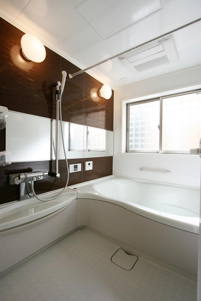 Bathroom. 1.25 square meters + mist sauna + YAMAHA surround system Since the wide bus you can bathe while enjoying the children and music.