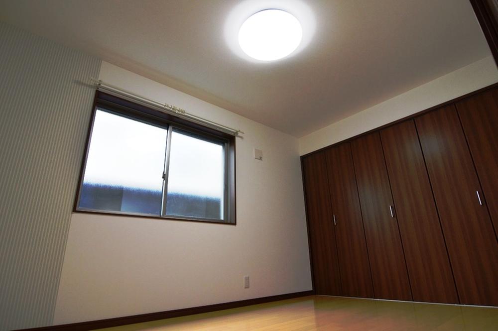 Non-living room.  [Photo C-1 Building] It comes with a closet in each room.