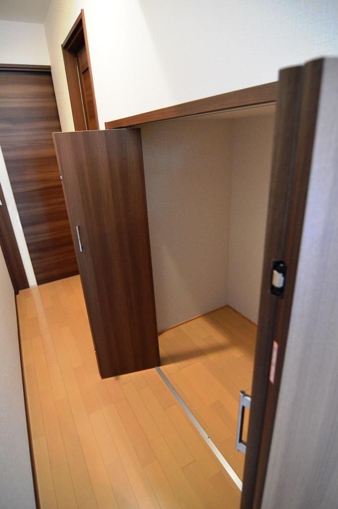 Receipt.  [Photo C-1 Building] 1F is the storage.