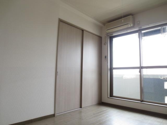 Living and room. Western-style 3