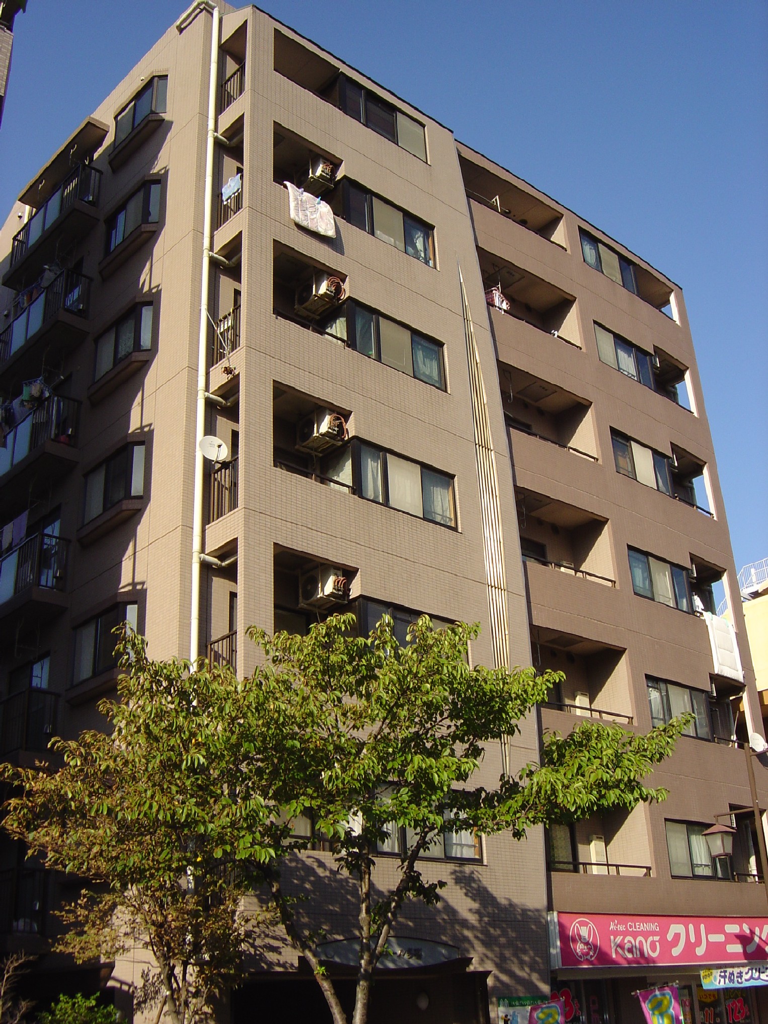 Building appearance. Tiled 7-story apartment