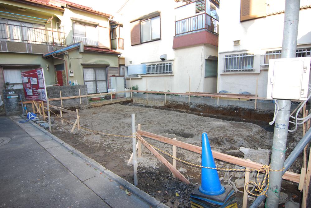 Local photos, including front road. Demolition is the work just before the end of. Make a columnar improved the future ground survey. As you can see day is good.