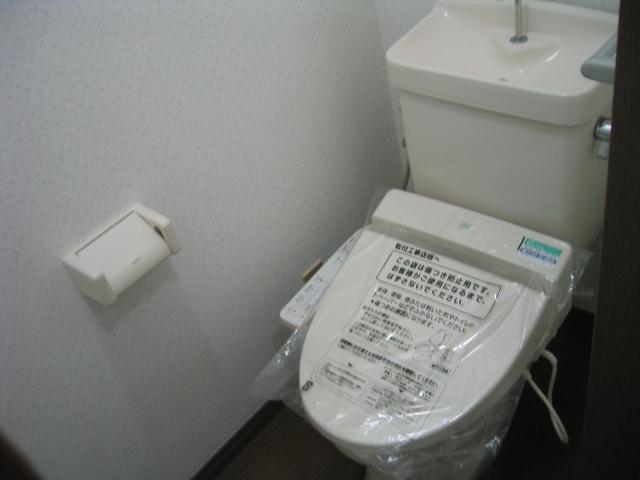 Toilet. Toilet (No. 106 room)