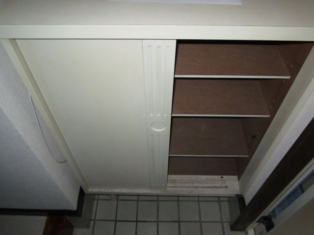 Entrance. Cupboard