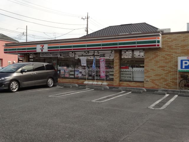 Convenience store. 320m to Seven-Eleven (convenience store)