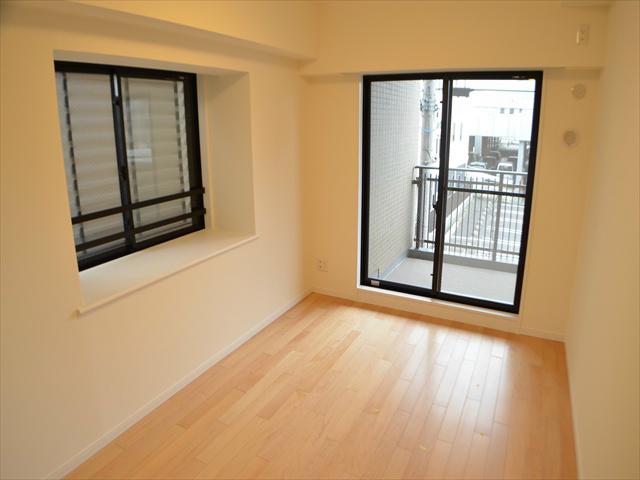 Non-living room. Western-style take the two sides lighting