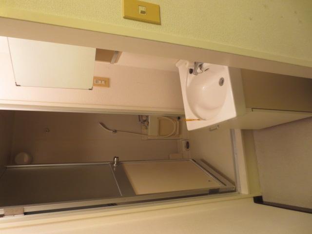 Washroom. Independent wash basin