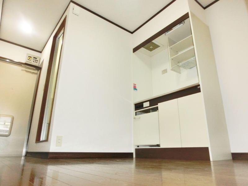 Other room space. It is the state of the kitchen space.