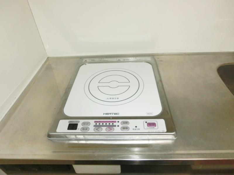 Kitchen. IH we stove newly established.