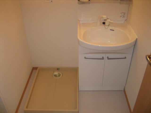 Washroom. A busy morning in a convenient shampoo dresser (the same type)