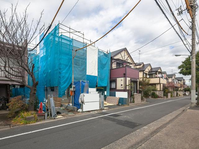 Local photos, including front road. A quiet residential area in the readjustment land
