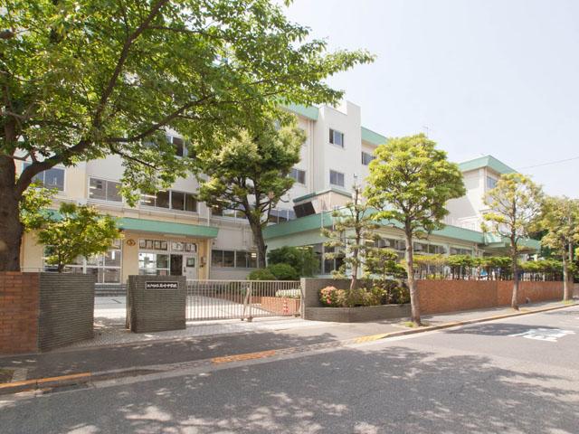 Junior high school. 400m to Edogawa Ward Shinozaki Junior High School