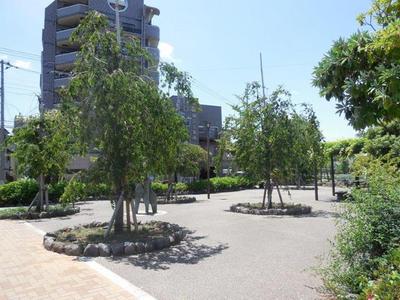 park. 398m until the new Sakon River Water Park (park)