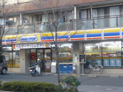 Convenience store. (Convenience store) to 180m