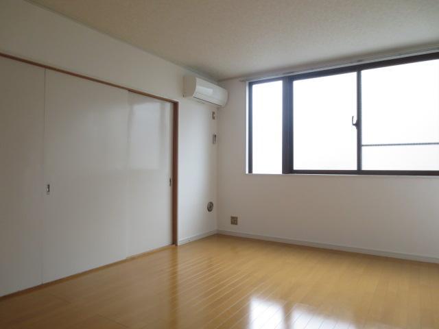 Living and room. Western-style (the same type)