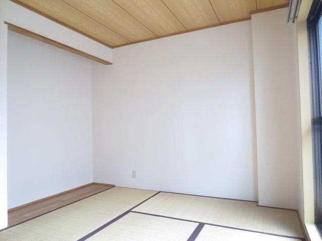 Living and room. Japanese-style room (same type)