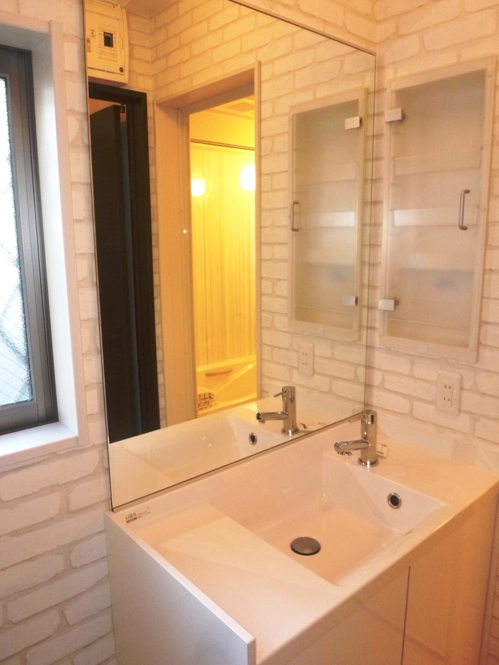 Wash basin, toilet. Washroom ・ Wash basin (12 May 2013) Shooting