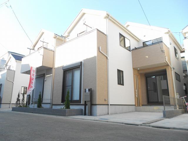 Local appearance photo. All 21 buildings of new homes