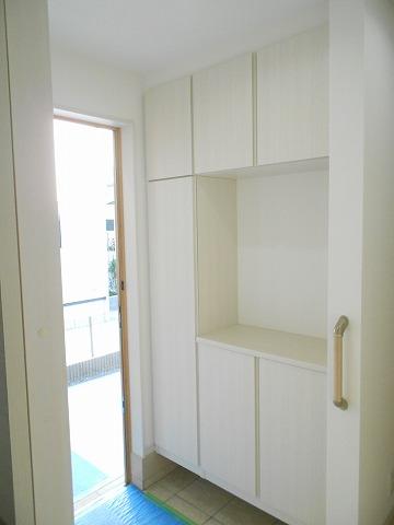 Entrance. Entrance storage (19 Building)