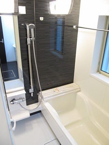 Bathroom. 10 Building