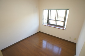 Living and room. Stylish bay windows with a Western-style