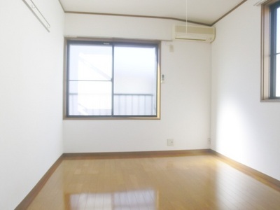 Living and room. Beautiful O'Hare lucky windows & # 9835;