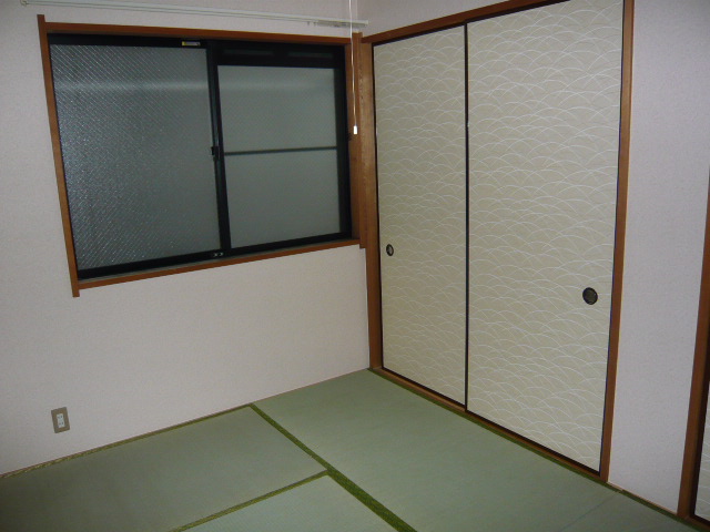 Other. It is a photograph of Room 101.