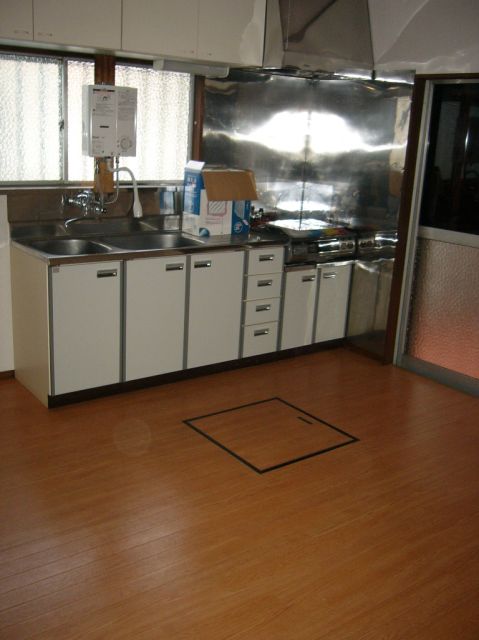 Kitchen. Spacious LDK, You are cooking Hakadori.