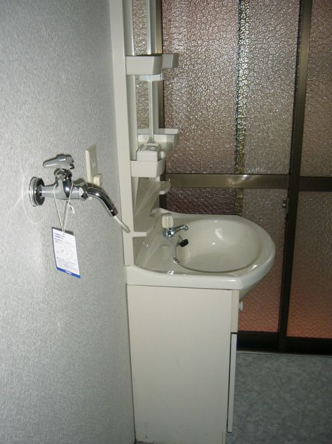 Washroom. Wash basin