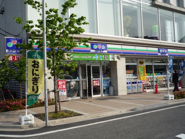 Convenience store. Three F until the (convenience store) 210m