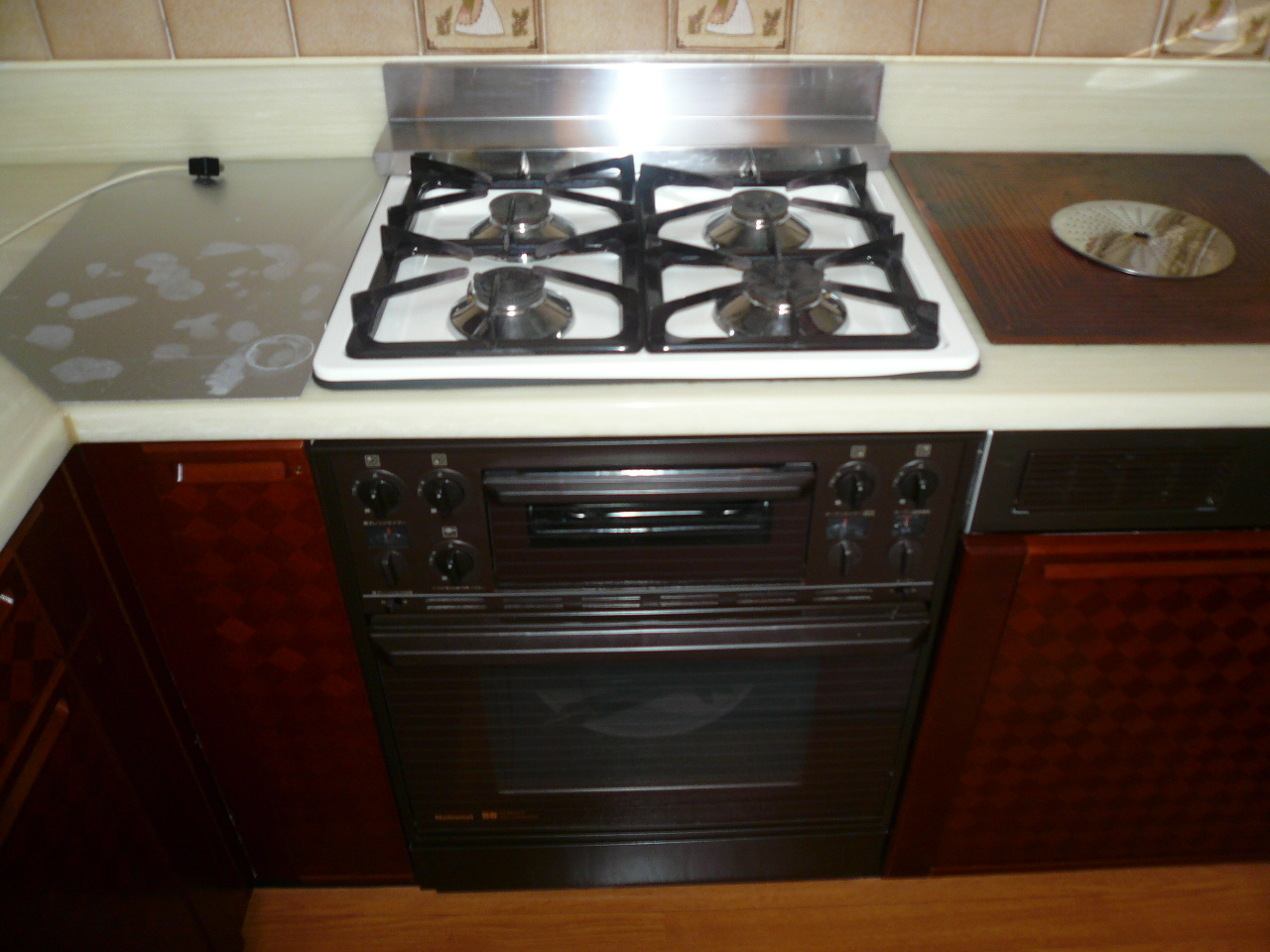 Kitchen. grill ・ oven ・ 4-neck system Kitchen