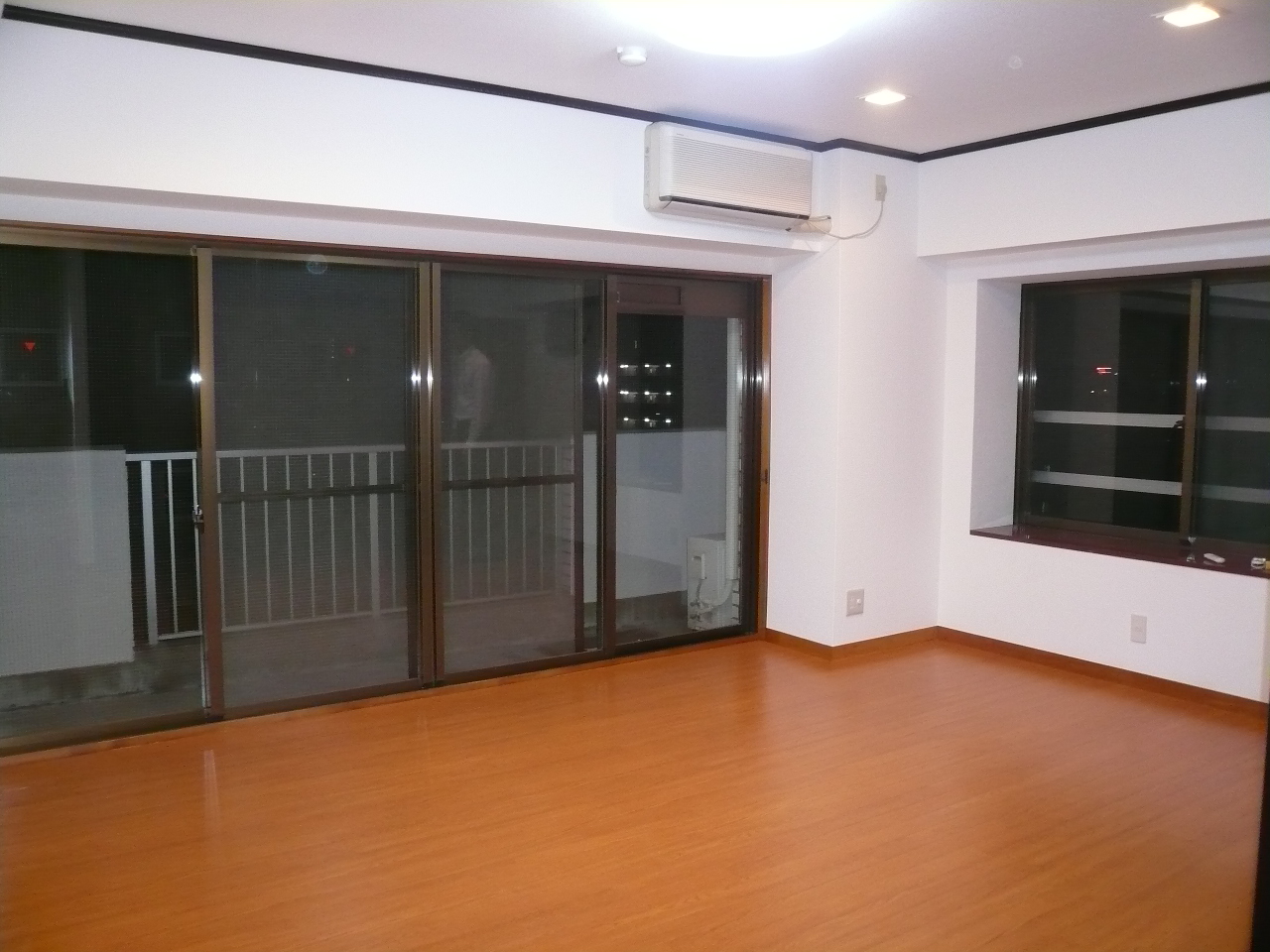 Living and room. With floor heating in the two sides lighting