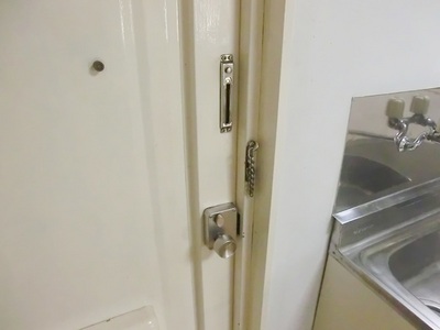 Security. Peace of mind with the door chain.