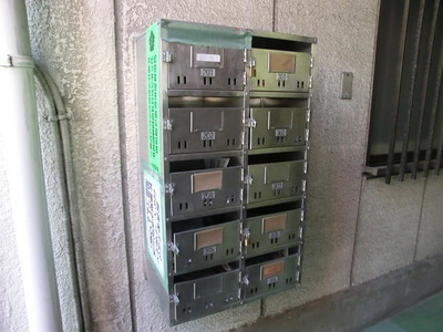 Other common areas. There is a set post.