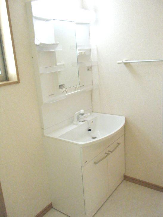 Wash basin, toilet. Indoor (11 May 2013) Shooting