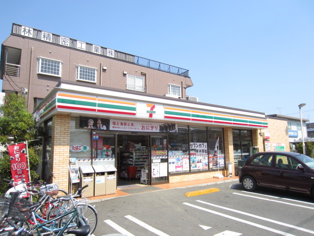 Convenience store. Seven-Eleven Shishibone shop until the (convenience store) 724m