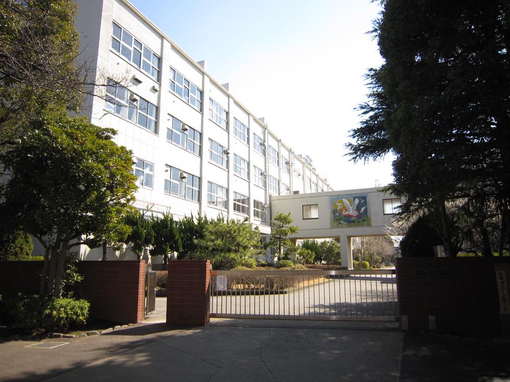 Junior high school. 1100m to Edogawa Ward Matsue first junior high school