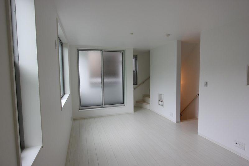 Living. Living the entire photo, This modern-style introspection.