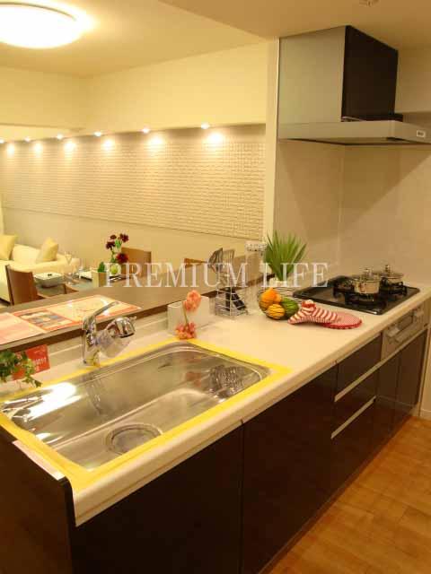 Kitchen. Face-to-face kitchen conversation with family bouncy while cooking