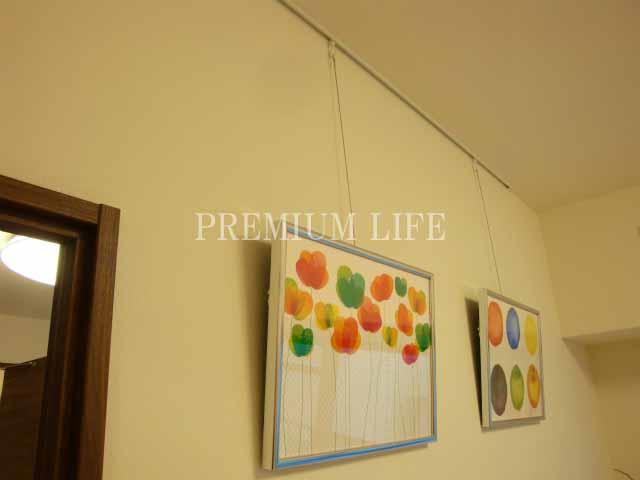 Living. Decorate you and your favorite painting with a picture rail on the wall