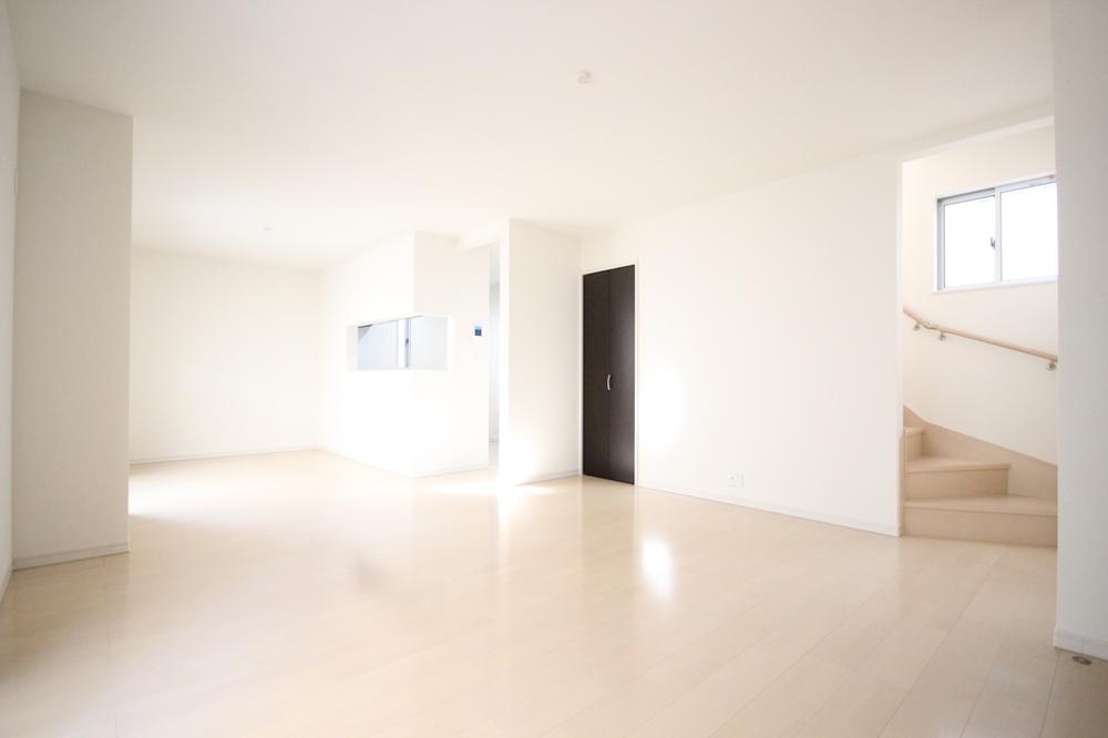 Living. 20 Pledge large space of ~ Even in a large family reunion spacious ~