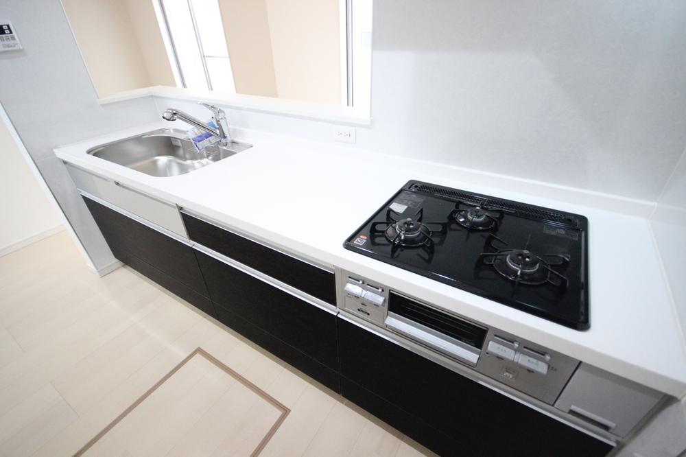 Kitchen. From the counter kitchen overlooks the 20 quires of LDK! 