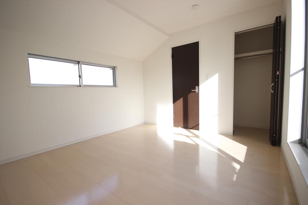 Non-living room. Each room facing south